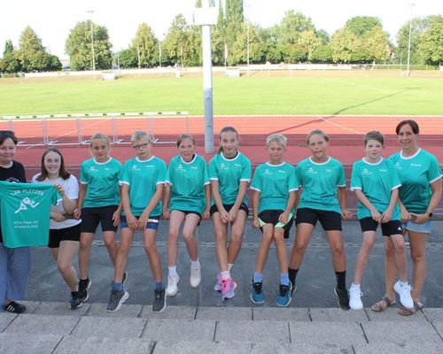 Trikotübergabe für Starter im Landesfinale