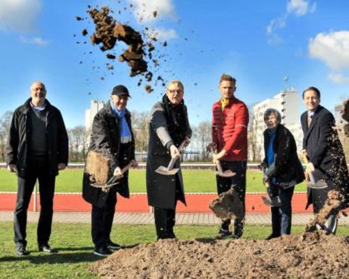 Presse: An die Schaufel, fertig, los | Frankfurter Neue Presse