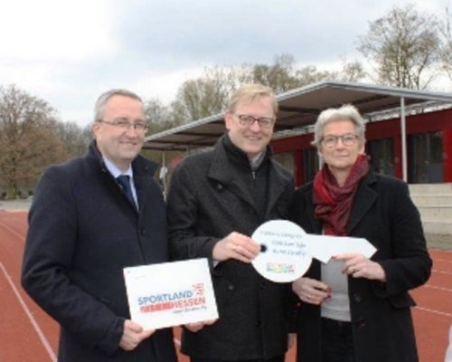 Schlüsselübergabe im Bundesleistungszentrum an der Frankfurter Hahnstraße