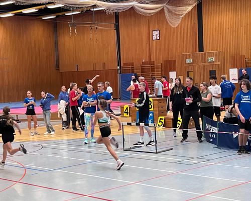 Kreis-Hallenmeisterschaften der U14 bis Aktiven in Neuhof – Die Kugelstoßerinnen setzten die Highlights 