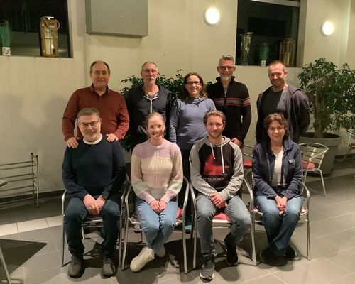 Zum Vorstand des Leichtathletik-Kreis Bergstraße gehören: (stehend von links) Peter Purdack, Roland Münchenbach, Kerstin Sonnabend, Frank Köhlert, Tobias Schlögel sowie (sitzend von links) Erhard Schäfer, Caren Münchenbach, Fabian Köhlert und Ulrike Becker.