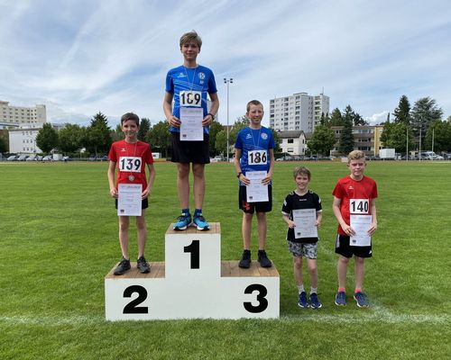 M13, 800 Meter (v.l.): Alexandru Crihan (Groß-Karben), Aaron Lukas Pompetzki, Manuel Kaiser (beide Bad Nauheim).