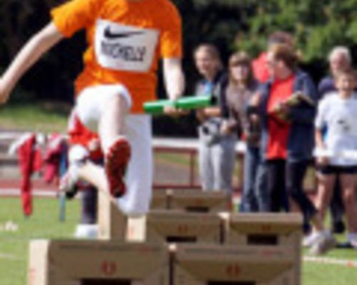 Zum neuen DLV-Wettkampfsystem Kinderleichtathletik wurde am Dienstag der bundesweit erste Modellwettkampf für Grundschulen in Frankfurt realisiert. Mit den „fünf M“ gelang die Umsetzung auf Anhieb.