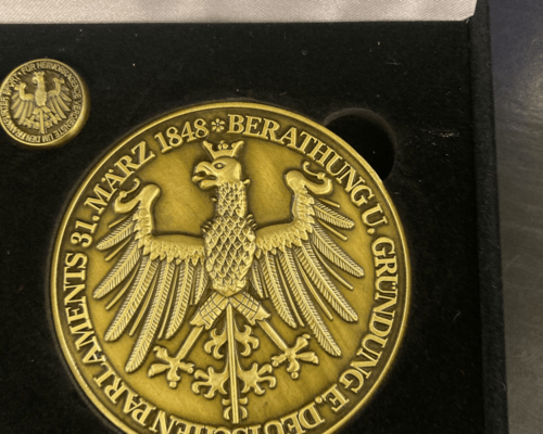 Sportplakette der Stadt Frankfurt für Inge Neuss - Jakob