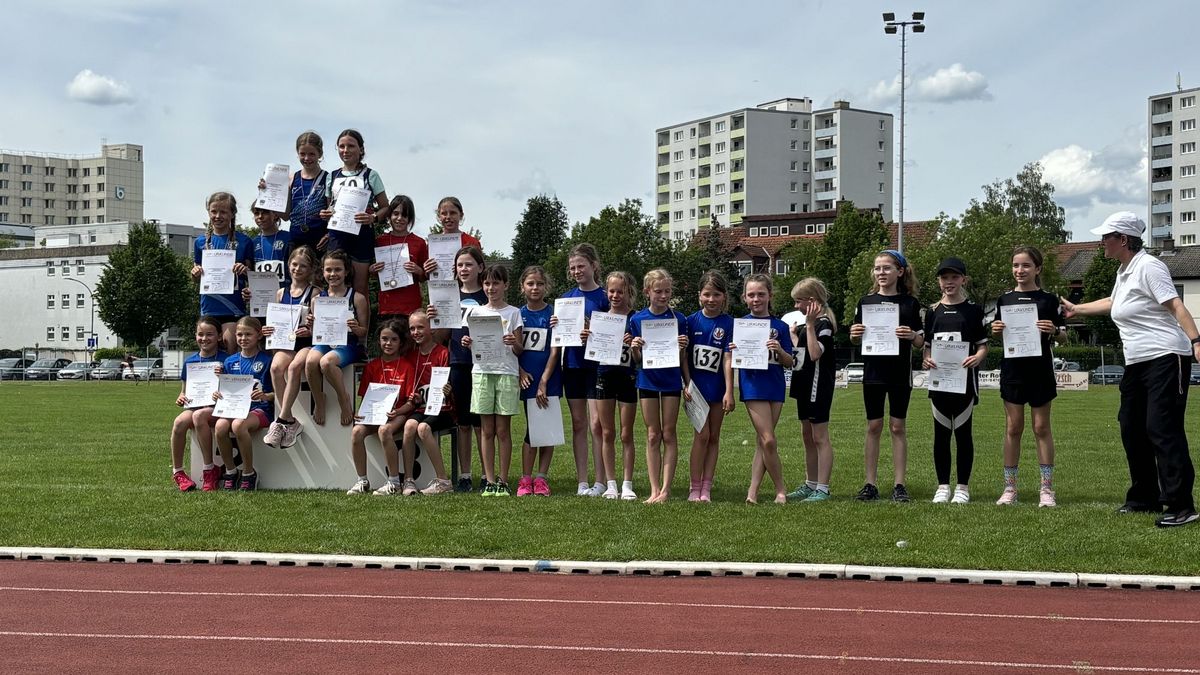 wU12, 4x50 Meter (v.l.): LSC Bad Nauheim (Finja Bartels, Malina Ackermann, Charlotte Hartmann, Sarah Pompetzki), VfL Altenstadt (Lea Memmel, Maja Krawczyk, Lisa Giulia Maiano, Ina Kreuter), LG Rosbach-Rodheim (Emilia Doll, Carla Wiechers, Zoe Salomon, Theresa Carstens). 