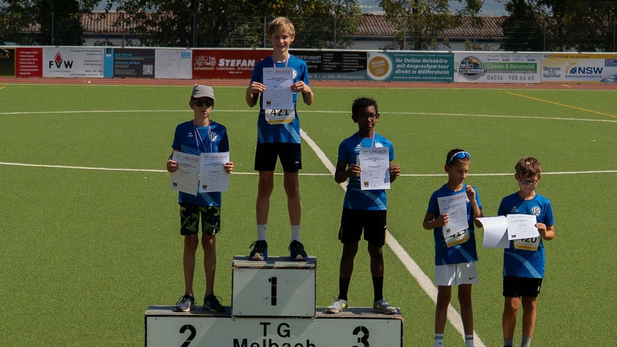 Siegerehrung im Vierkampf der M12 (v.l.): 2. Samuel Beermann, 1. Mattis Rothbart, 3. Osman Abdulqadir (alle Bad Nauheim).