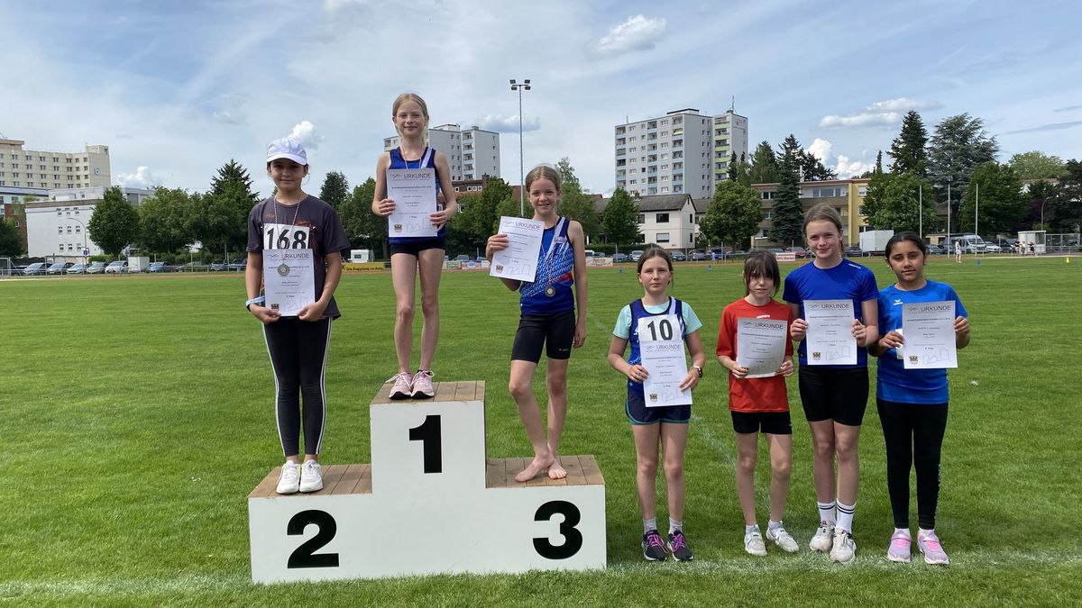 W11, Hochsprung (v.l.): Maria Sukhanova (Dortelweil), Lisa Giulia Maiano, Ina Kreuter (beide Altenstadt).