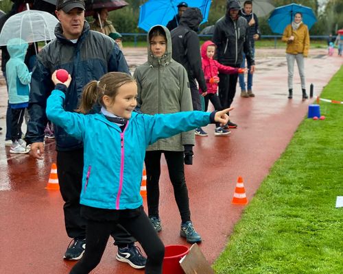 Trotz Dauerregen hatten die Kinder der U8 bei den Kreismeisterschaften in Lampertheim Spaß bei der Sache. Foto: Kerstin Sonnabend.